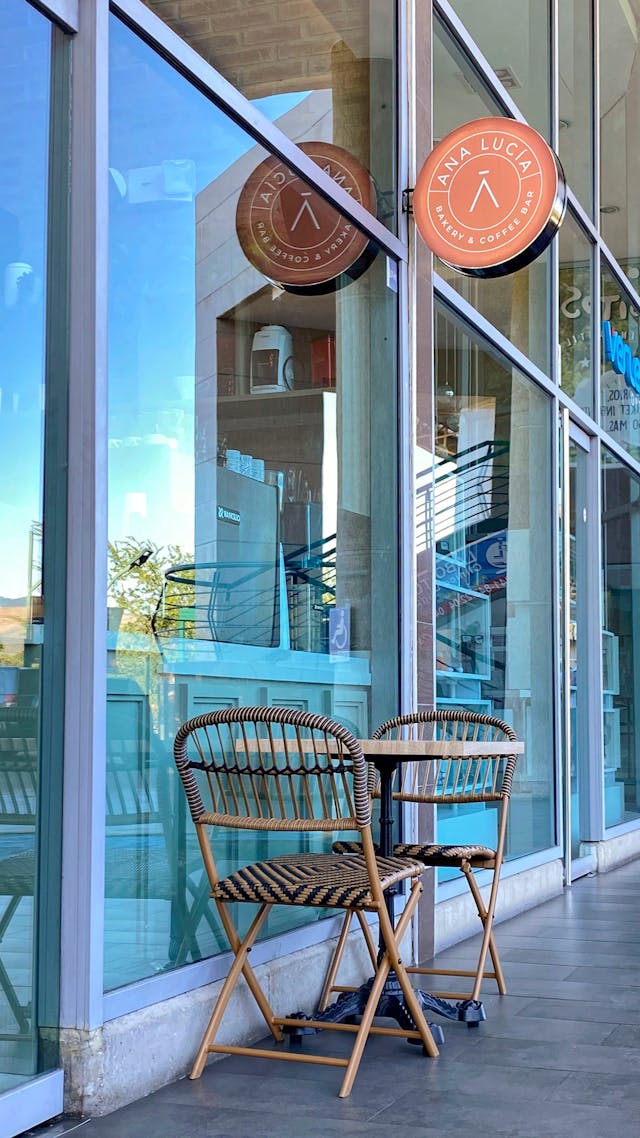 bar